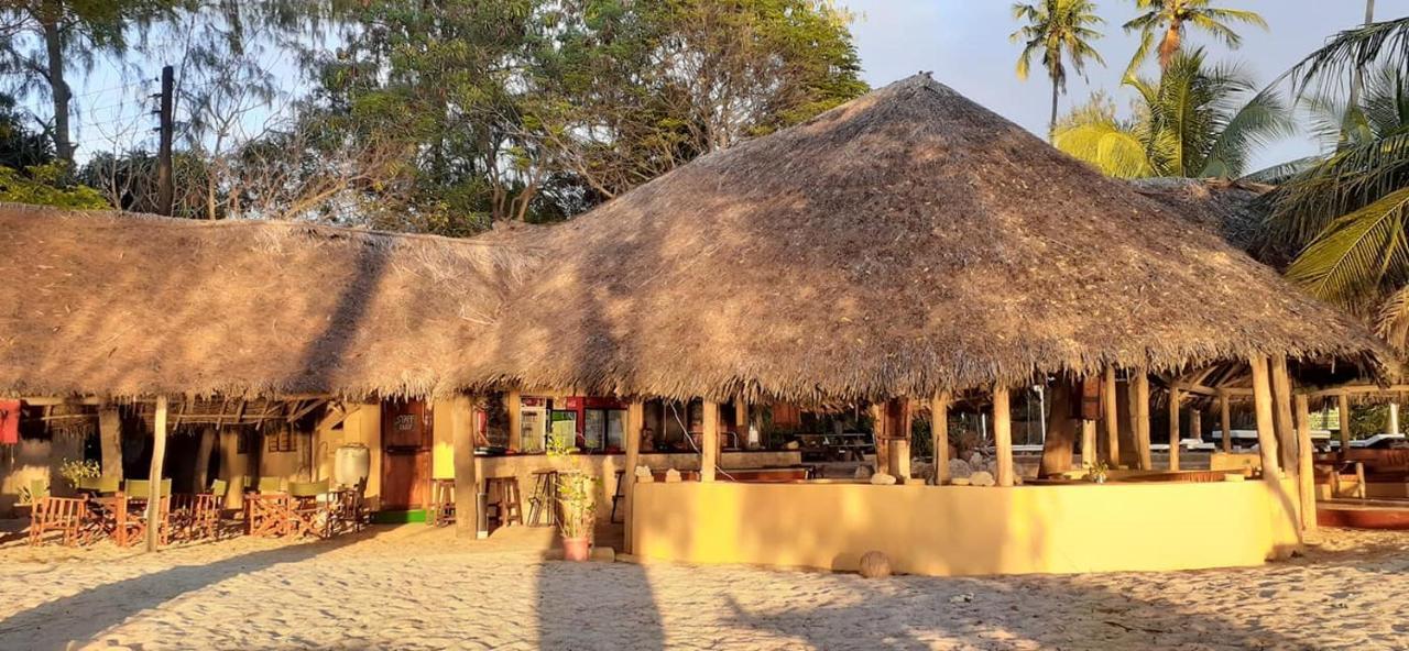 Auberge de jeunesse Mikadi Beach Camp & Backpackers à Dar es Salaam Extérieur photo