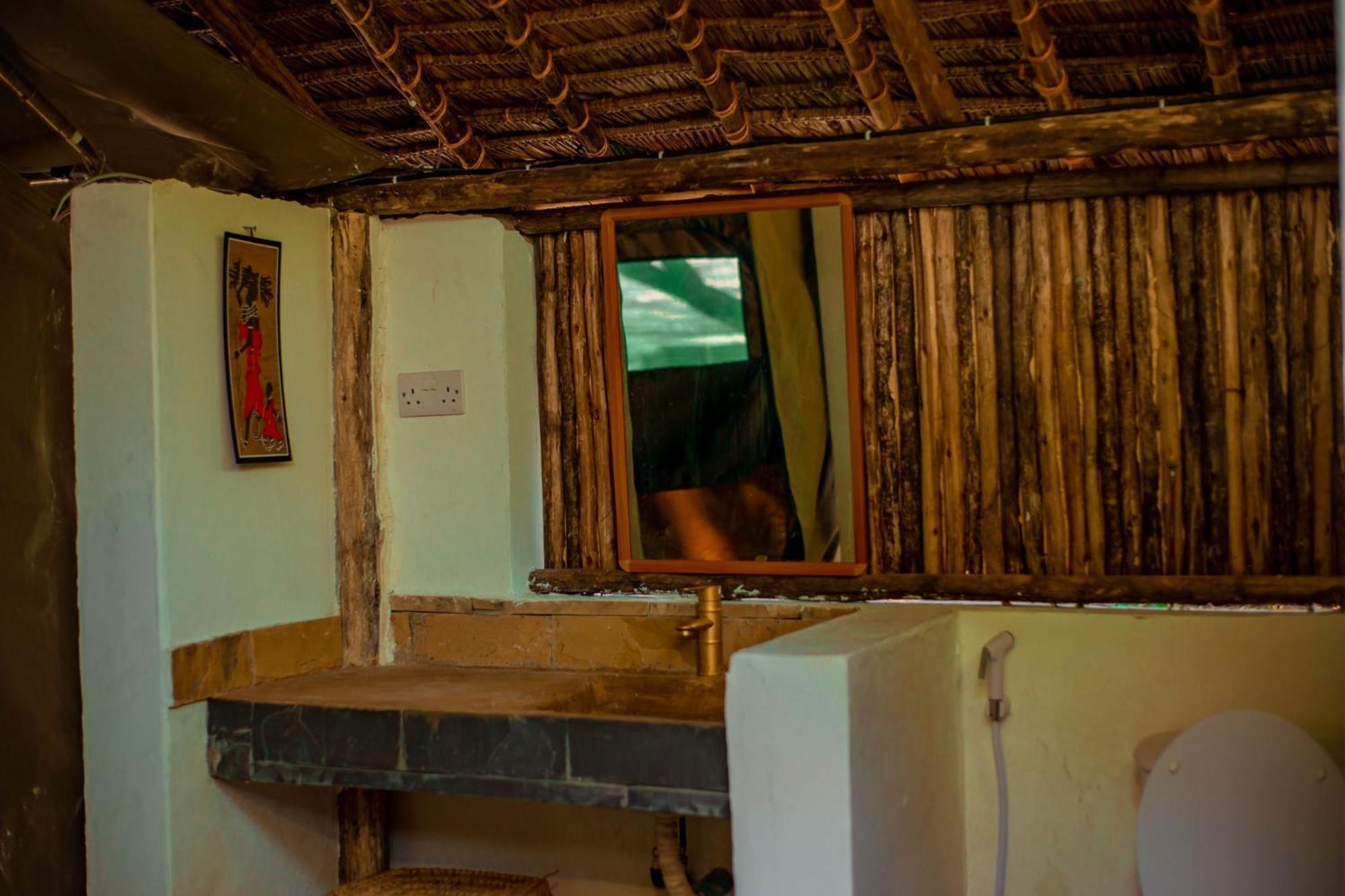 Auberge de jeunesse Mikadi Beach Camp & Backpackers à Dar es Salaam Extérieur photo